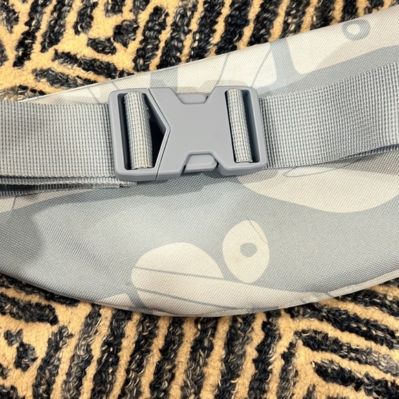 Nike Heritage Waistpack Fanny Bag - Blue Print - NWOT - Picture 6 of 7